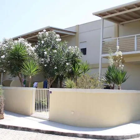 La Giurlita מלון דירות 4*